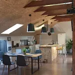 Pod Debem Landhuis